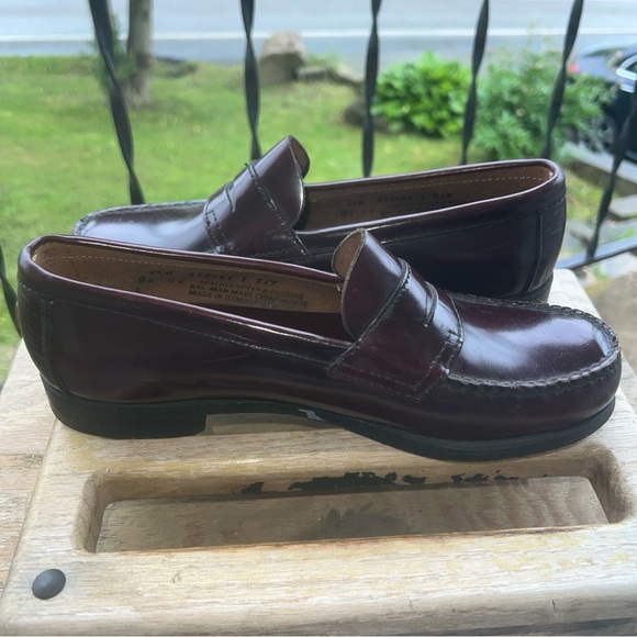 GH Bass & Co Penny Loafers Mens 9.5M Weejuns Wine Genuine Leather Shoes Slip-On - Picture 8 of 11